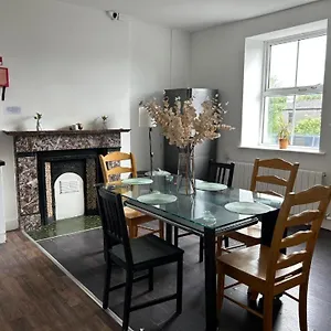 https://sarsfield-house.dublin-hotelsweb.com