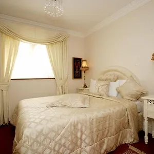 4* Couette-café Audley House